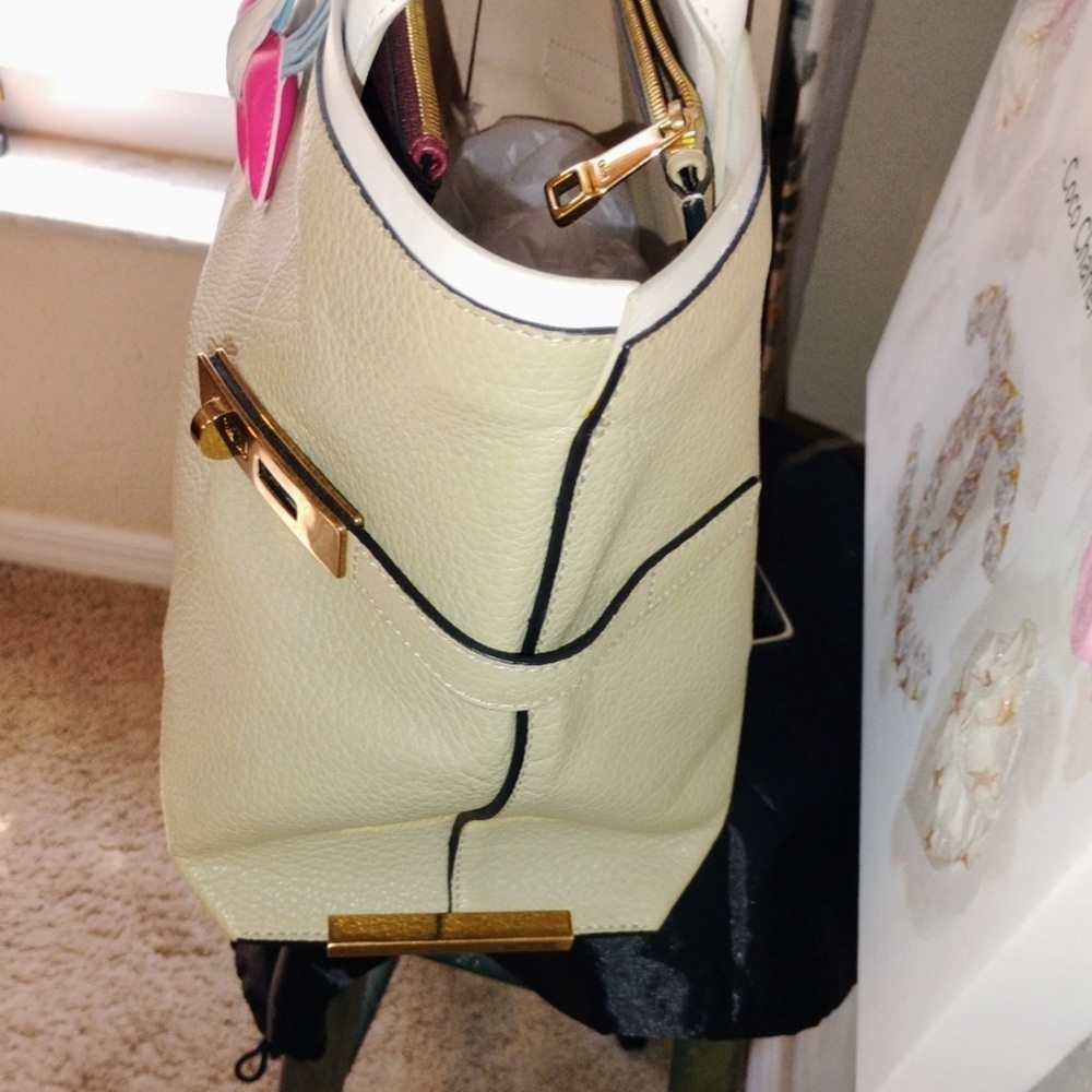 CHLOE  Grained Leather Charlotte Tote Bag - Picture 4 of 12